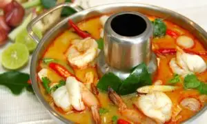 Lẩu Tom yum Thái là món ăn không thể bỏ lỡ nếu bạn có dịp ghé thăm đất nước này