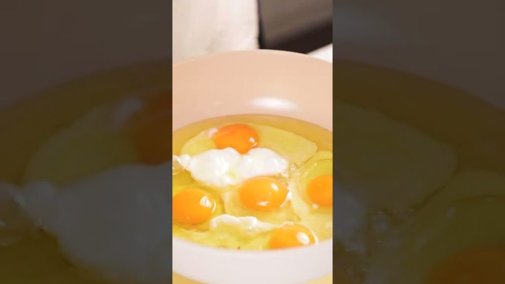 Trứng chiên chua ngọt tuổi thơ Trứng chiên chua ngọt tuổi thơ