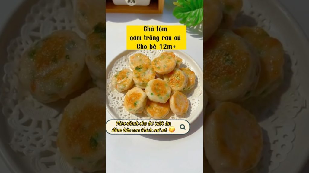 Chả tôm, cơm, rau củ cho bé
