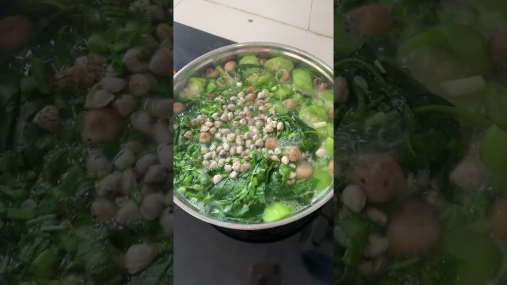 Món ngon mỗi ngày: hến nấu mồng tơi, mướp, nấm rơm ăn cơm trưa