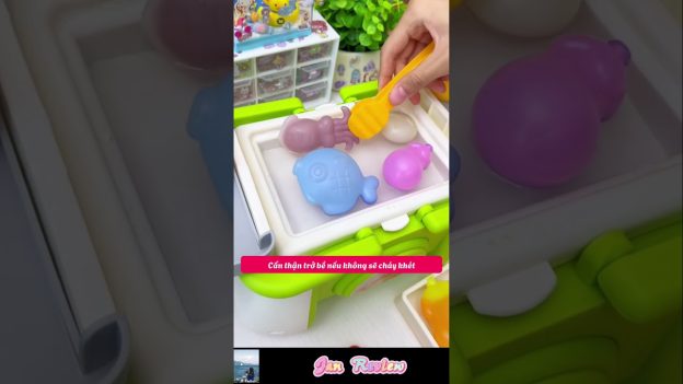 Bộ đồ chơi nấu ăn | Thức ăn sẽ đổi màu khi gặp nước lạnh