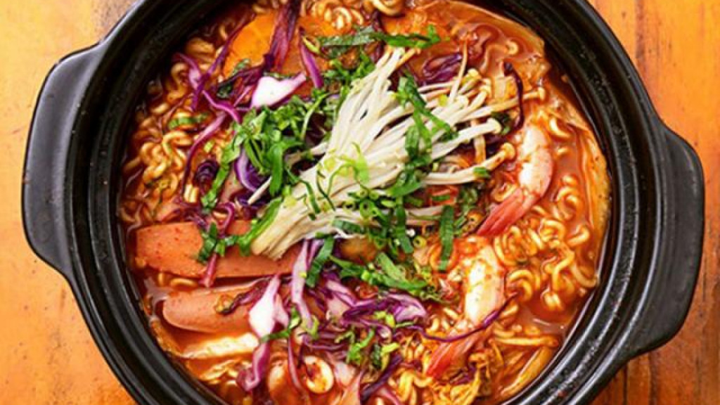 Cùng nhau làm mỳ cay Cùng nhau làm mỳ cay