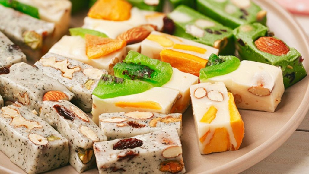 Cách làm kẹo nougat đơn giản tại nhà – Ngon mềm, không dính tay Cách làm kẹo nougat đơn giản tại nhà – Ngon mềm, không dính tay