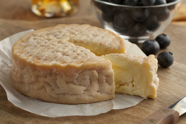 Ẩm thực Pháp - Đẳng cấp tinh hoa trong nền ẩm thực thế giới Fromage rất đa dạng và phổ biến ở Pháp