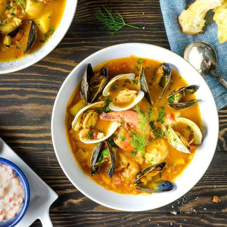 Ẩm thực Pháp - Đẳng cấp tinh hoa trong nền ẩm thực thế giới Súp hải sản Bouillabaisse là sự kết hợp hoàn hảo từ mùi vị cho đến hương vị