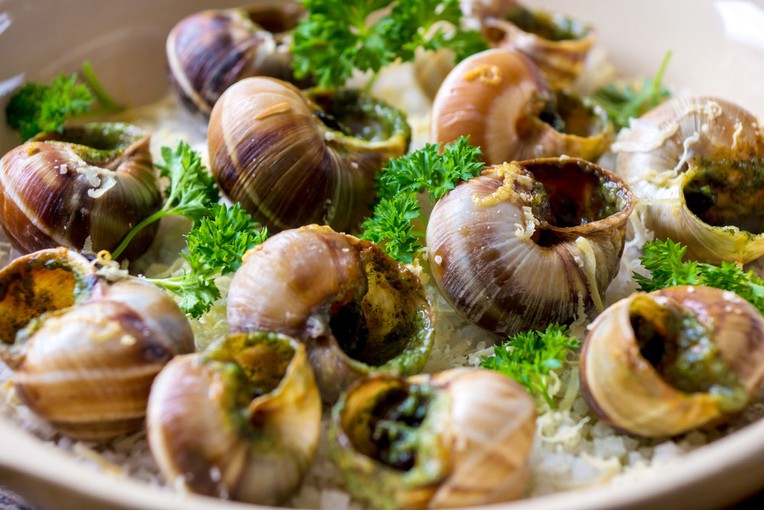 Ẩm thực Pháp - Đẳng cấp tinh hoa trong nền ẩm thực thế giới Escargot là món ăn truyền thống của Pháp