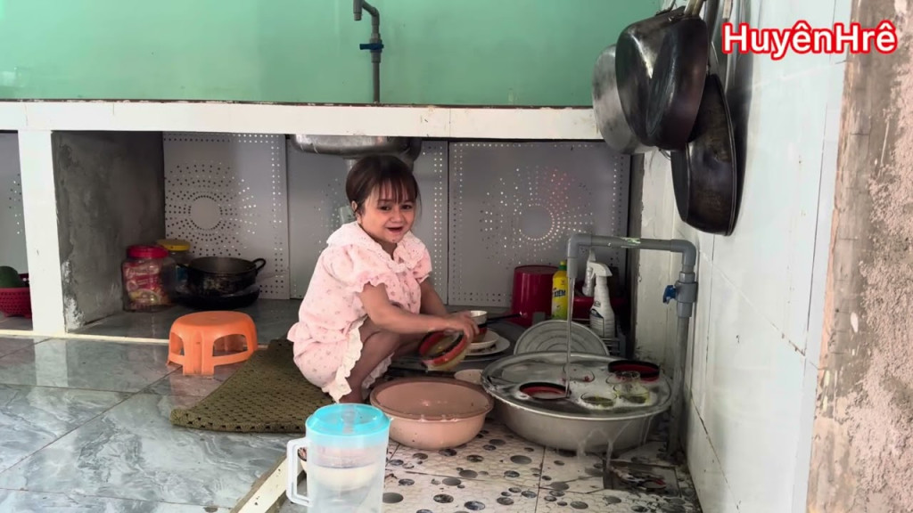 Huyền Hrê và gia đình nấu ăn chia tay em Phúc Huyền Hrê và gia đình nấu ăn chia tay em Phúc