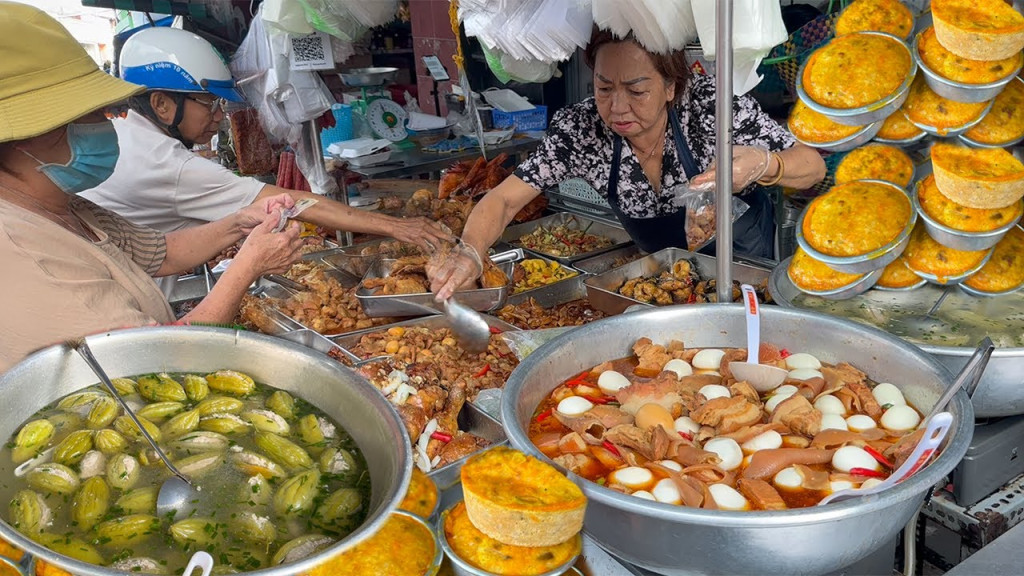 Quán chế biến sẵn hơn 45 món chất đầy thau, mua về là ăn ngay tiện lợi không phải nấu Quán chế biến sẵn hơn 45 món chất đầy thau, mua về là ăn ngay tiện lợi không phải nấu