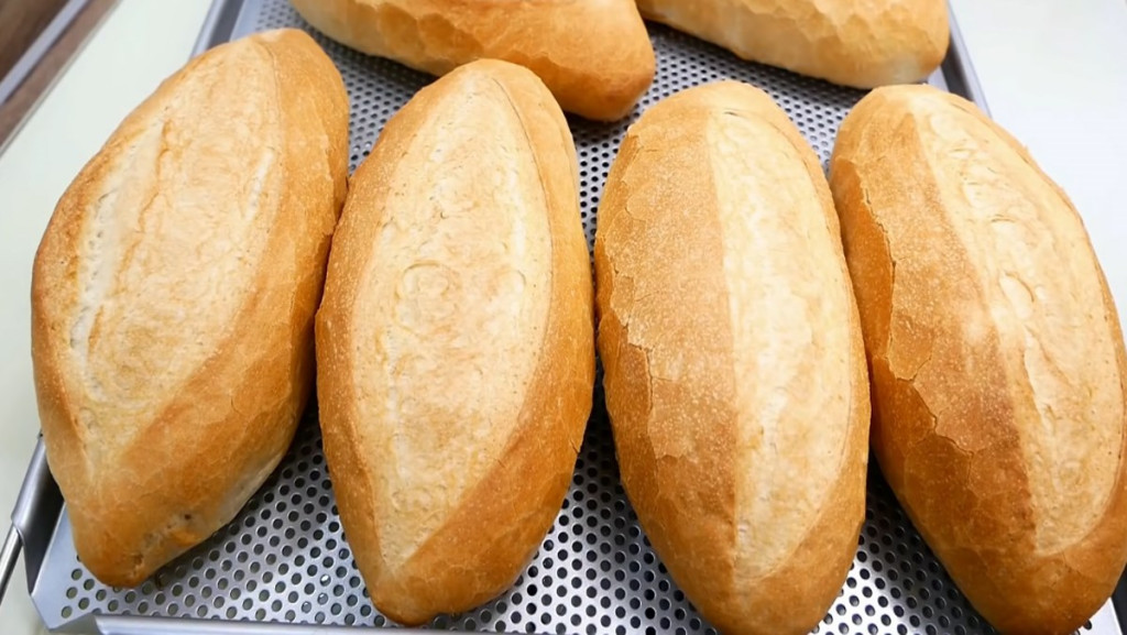 Bánh mì chuột - món ăn vặt 'nhỏ nhưng có võ' của xứ Huế Bánh mì chuột