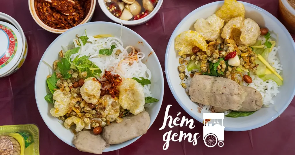 Hẻm Gems: Đi Huế, ghé Bé Liêm ăn cơm hến vừa ngon, vừa rẻ, vừa dễ thương
