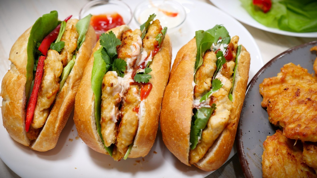 2 Mẹ Con Làm Món Này Ai Cũng Khen Ngon Quá Xá! Chỉ Cần 10 Phút, Bánh Mì Gà Thơm Bổ Dưỡng Vanh Khuyen 2 Mẹ Con Làm Món Này Ai Cũng Khen Ngon Quá Xá! Chỉ Cần 10 Phút, Bánh Mì Gà Thơm Bổ Dưỡng Vanh Khuyen