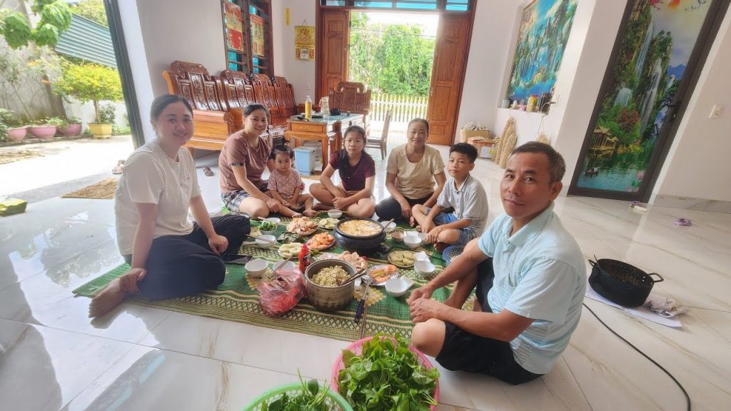 Bữa Cơm Gia Đình Nhà Hoàng Hiền Món Ngon. Hoàng Hiền